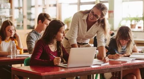 teacher speaking with a student - California red flag laws allow teachers to take action against students they suspect to pose a danger to themselves and others. 