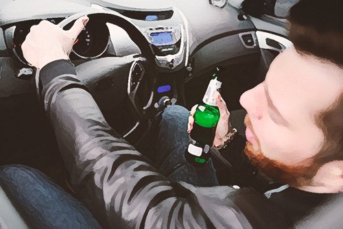 hombre conduciendo con una cerveza abierta en su auto