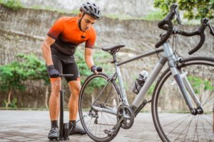 ¿Tienes que usar un casco cuando montas en bicicleta en Nevada?