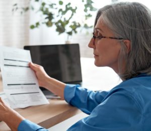 Employee looking over the notice her employer gave her in accordance with LC 2810.5.